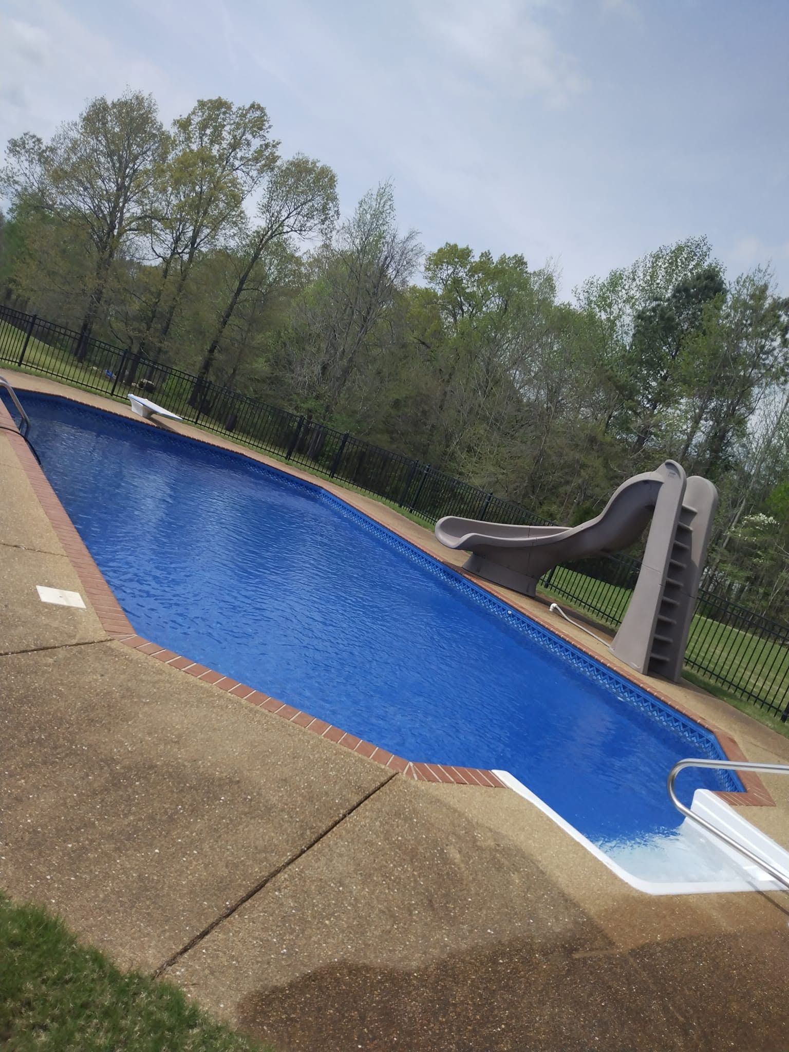 DeeJay Blue Pool Cleaning Services v2